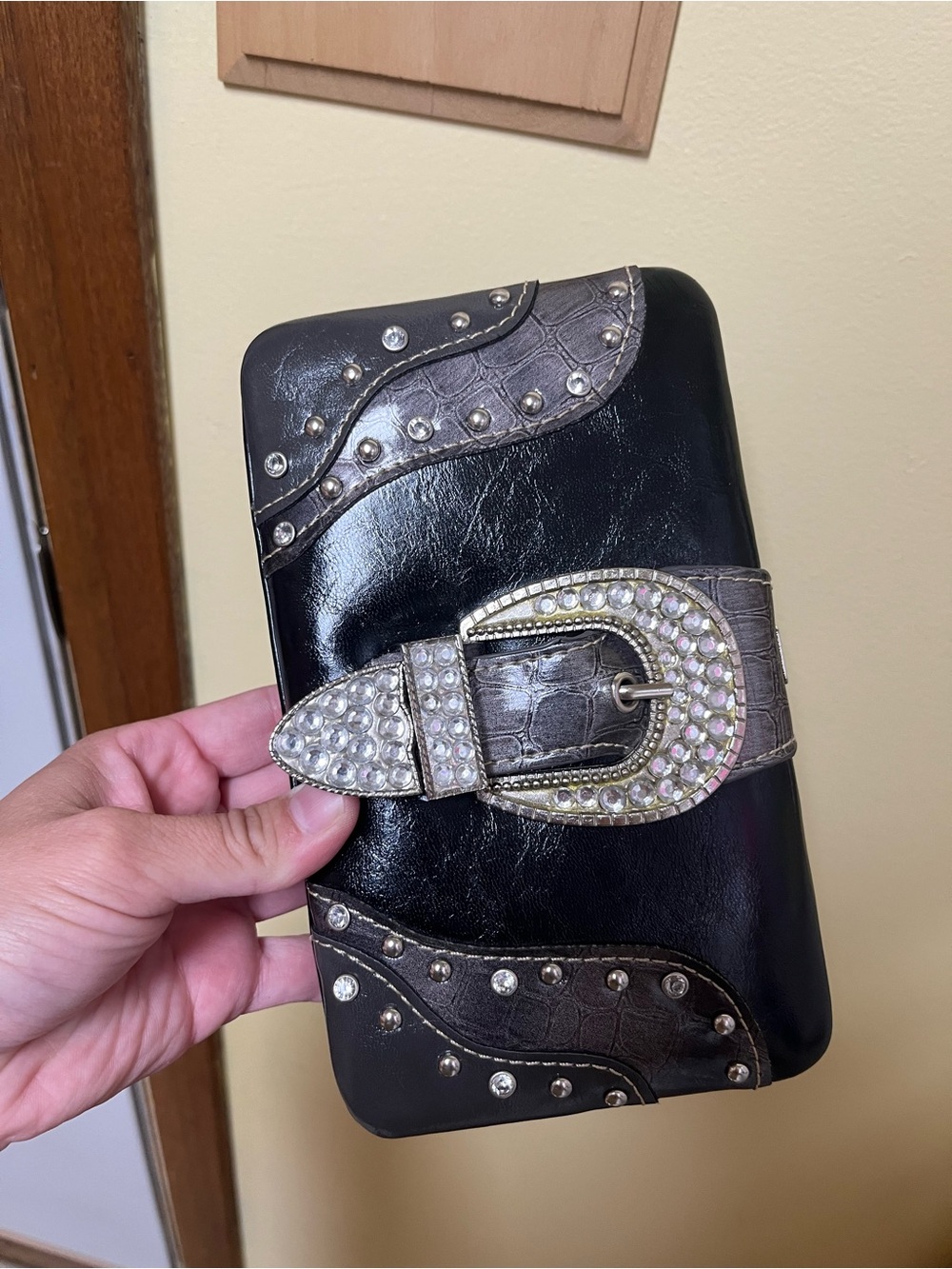 Western-style rhinestone buckle trifold wallet